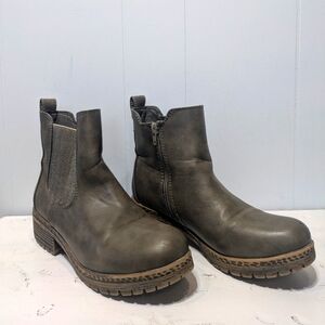 Maurices Anna Ankle‎ Boots – Gray Combat Chelsea Style Size 8 Faux Leather Lug